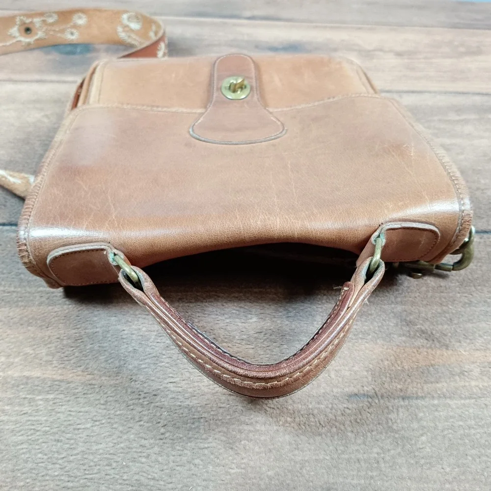Vintage Coach Purse clasp brown messenger bag with handle and flower stap5942